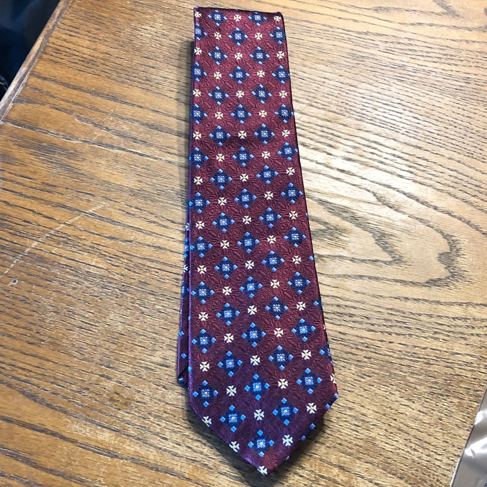 Men's Burgundy Geometric Pattern Tie with Blue Accents